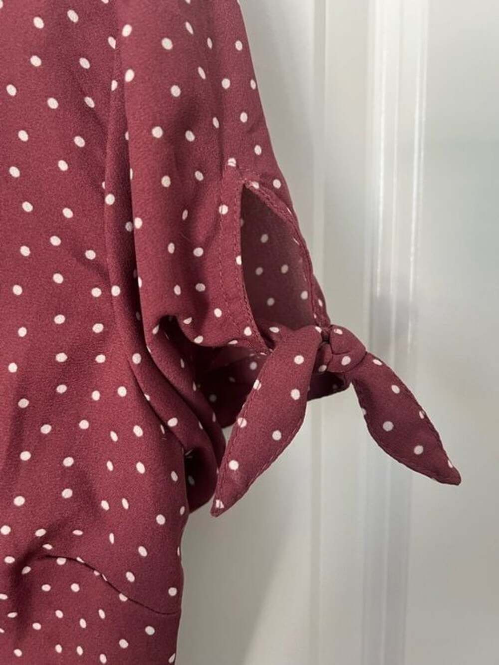 Abercrombie & Fitch Burgundy Polka Dot V‑Neck Midi Dress - Picture 3 of 4